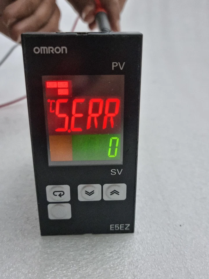 One Used Omron E5EZ-C3T Temperature Controller 100-240Vac 50/60Hz